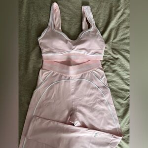 ALO Yoga Light Pink Sports Bra and Leggings Set